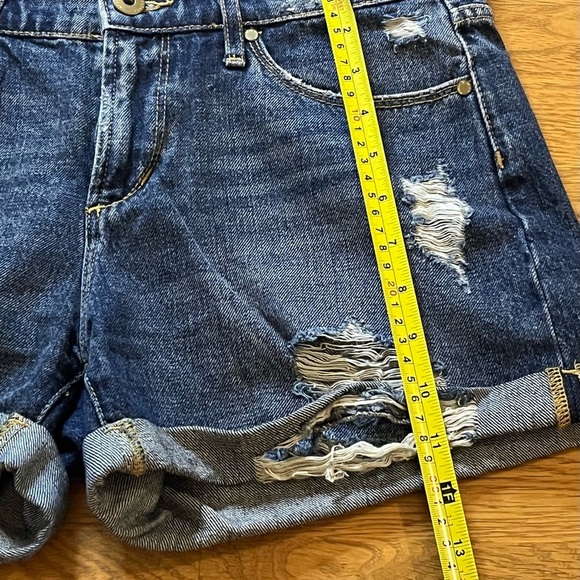 Articles Of Society Jimmy Distressed Jean Cuffed Shorts - Picture 3 of 5